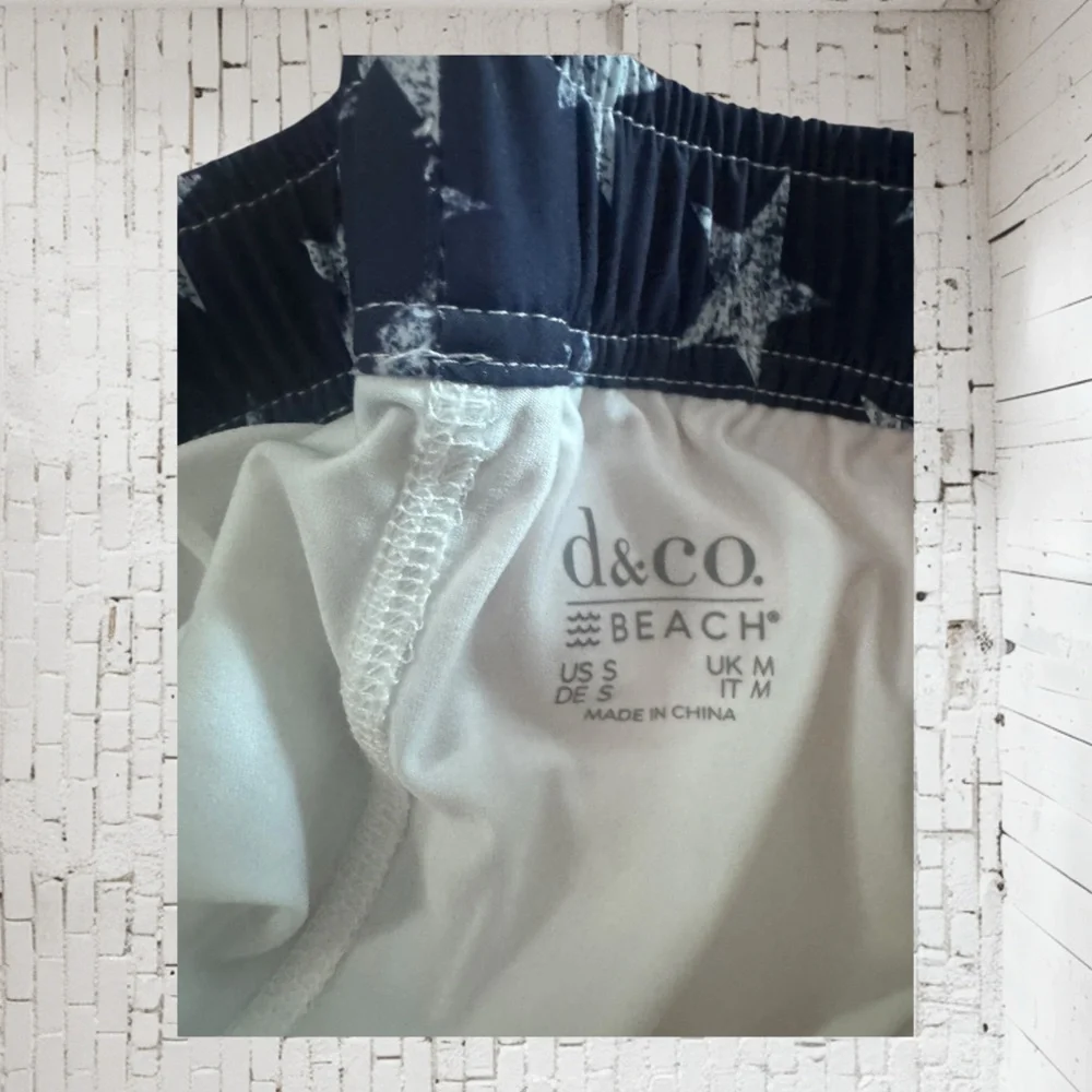 D&Co Patriotic Flag Swim Trunks Small NWT | Quick‑Dry All‑American